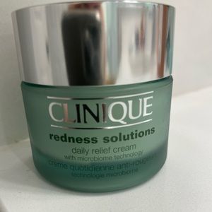 Clinique Redness Solutions Daily Relief Cream